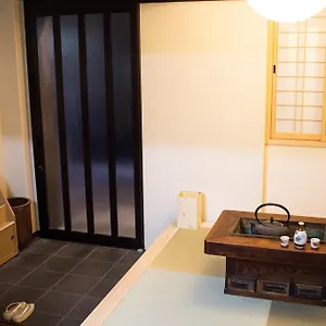 Ryokan (tradycyjny japoński pensjonat lub zajazd) Kamoya